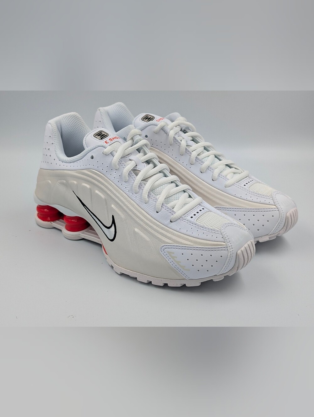 Nike Shox R4 White Phantom Picante Red CW2626-102 Size 5Y / Women’s 6.5 NIB